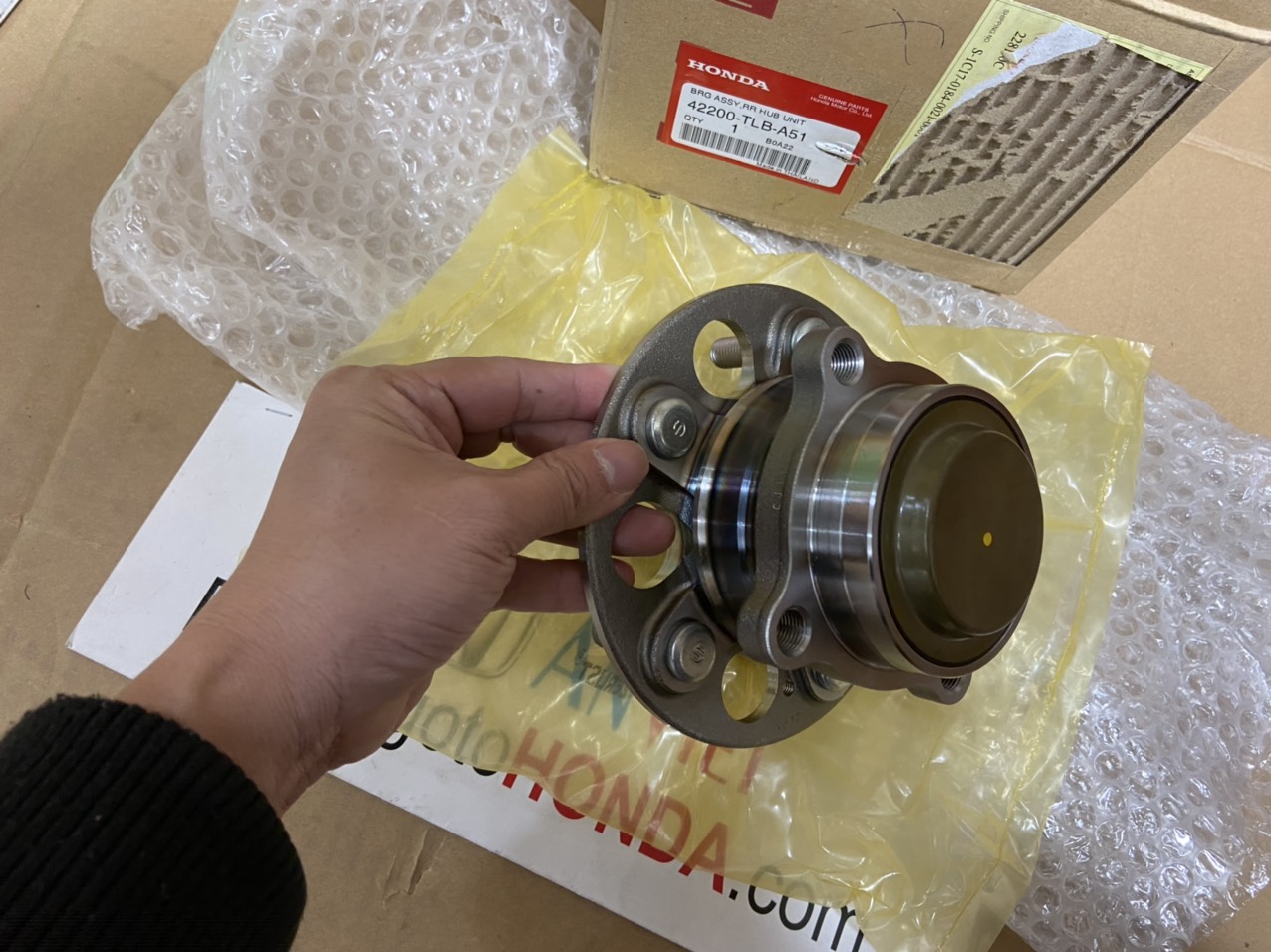 Bi moay ơ sau xe Honda CRV 2018-2022